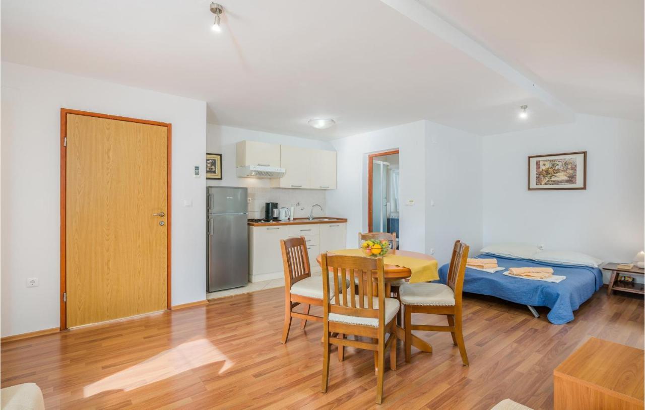 Nice Apartment In Malinska Dubasnica With Kitchen מראה חיצוני תמונה