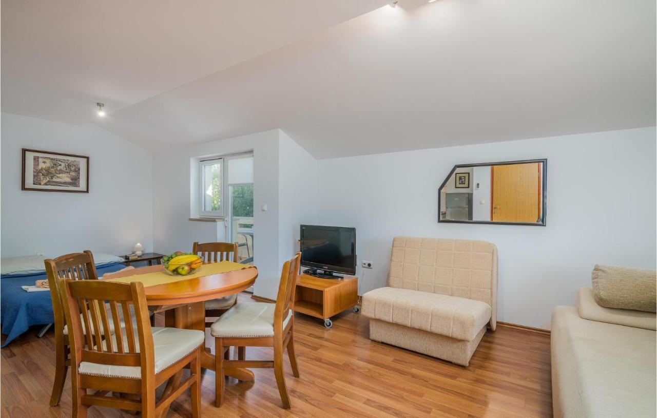 Nice Apartment In Malinska Dubasnica With Kitchen מראה חיצוני תמונה