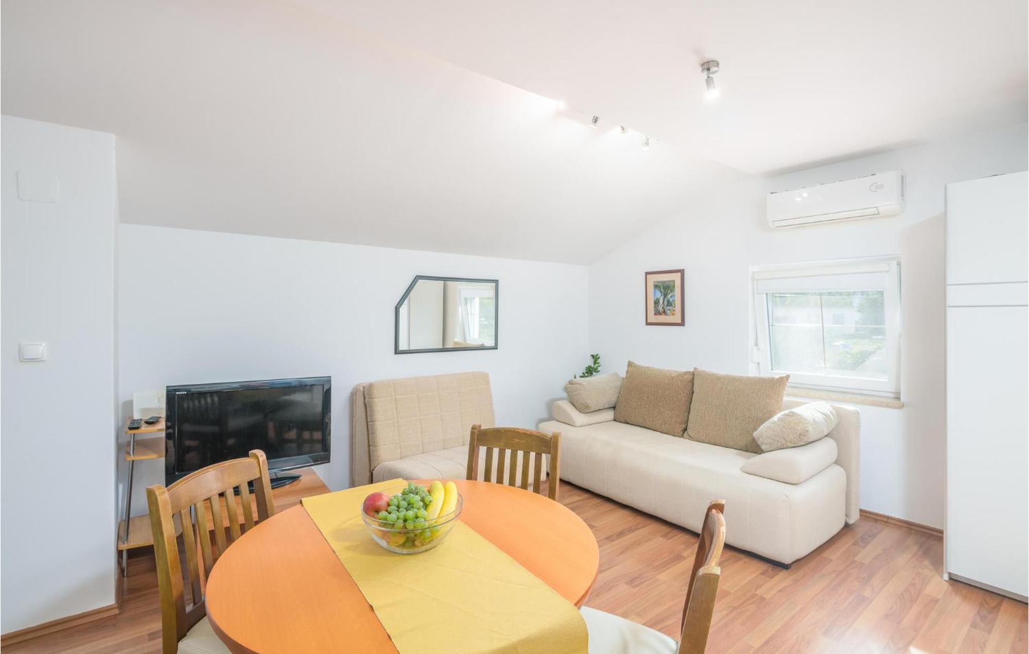 Nice Apartment In Malinska Dubasnica With Kitchen מראה חיצוני תמונה